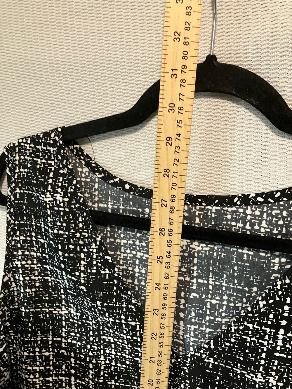 Women's Black & White V‑Neck Tank Top - Picture 5 of 7